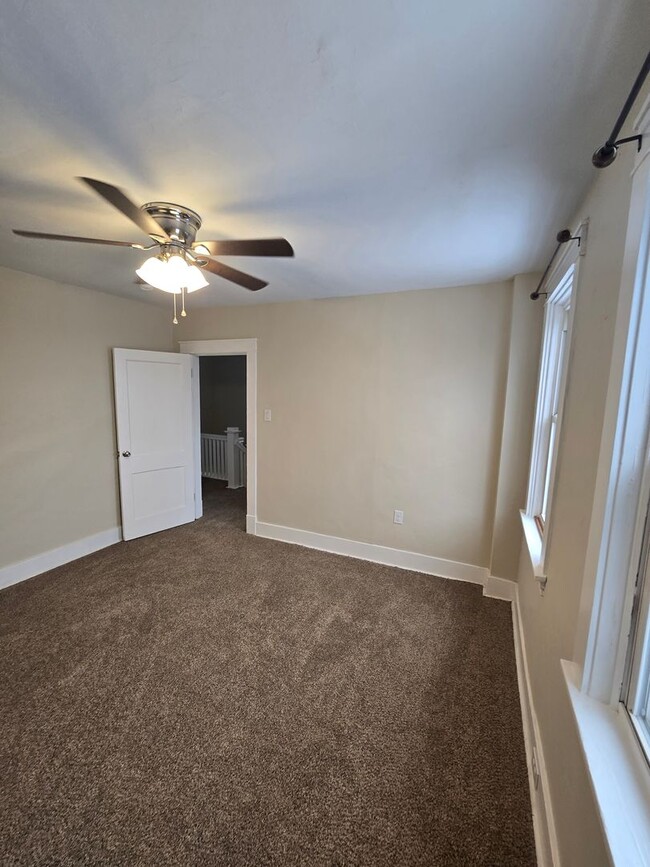 Building Photo - Newly renovated Beechview Home with Bonus ...