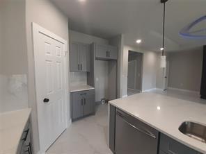 Building Photo - 1121 Austin St