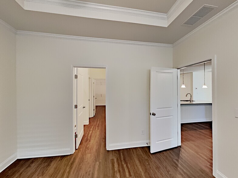 Building Photo - 258 Lake Vista Dr