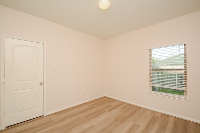 Building Photo - 9531 McDowell Dr