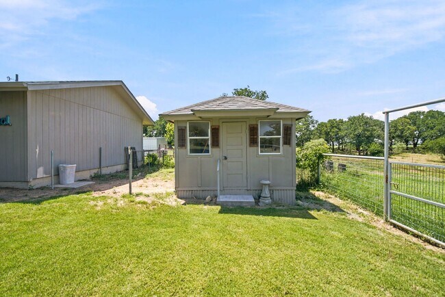 Building Photo - Country Home with Pond, Horse Pens & Optional Additional Pasture