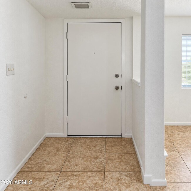 Building Photo - 815 W Bluefield Ave