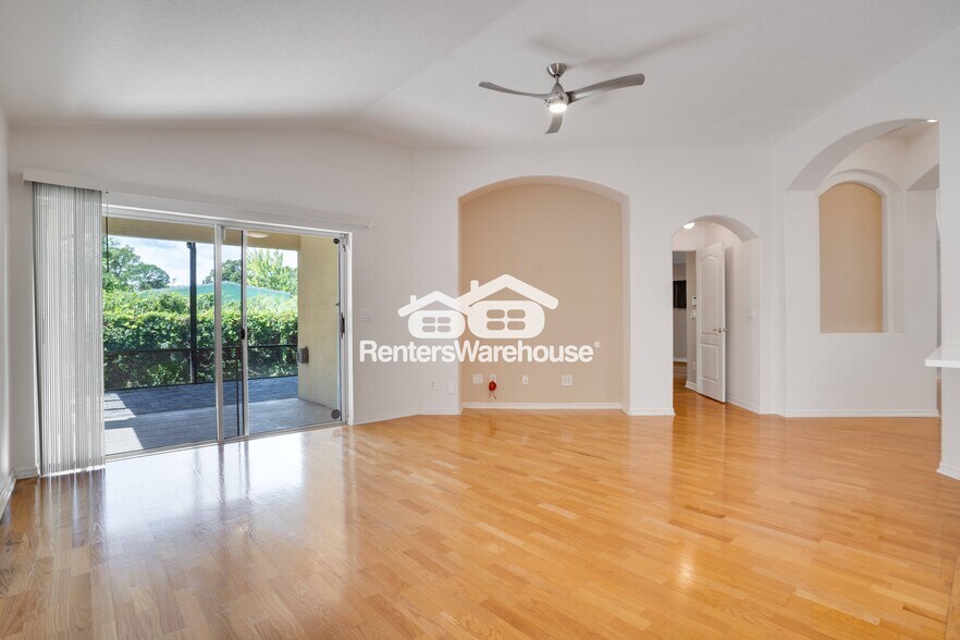 Building Photo - 14950 Hidden Oaks Cir