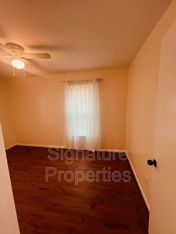 Building Photo - 1805 Maplewood Ave