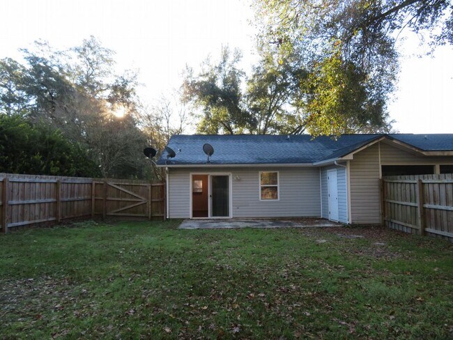 Building Photo - Lakemont