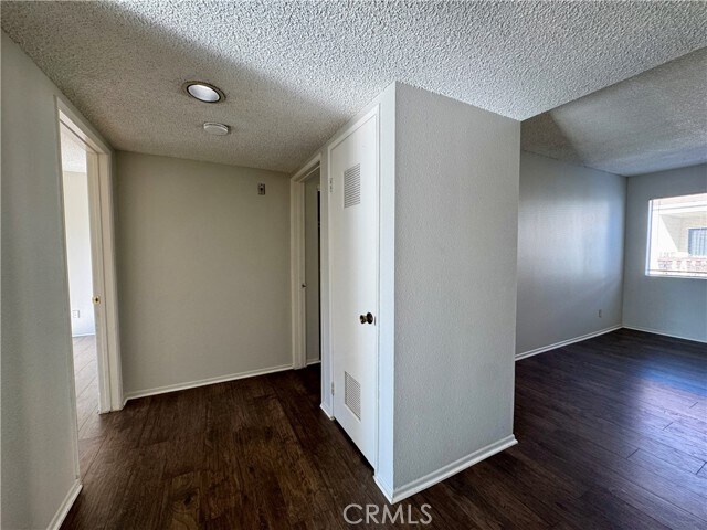 Building Photo - 987 E Del Mar Blvd