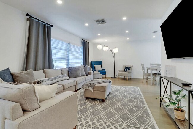 Building Photo - 1514 Forest Lakes Blvd