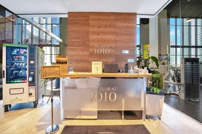 Building Photo - 1010 Brickell Ave