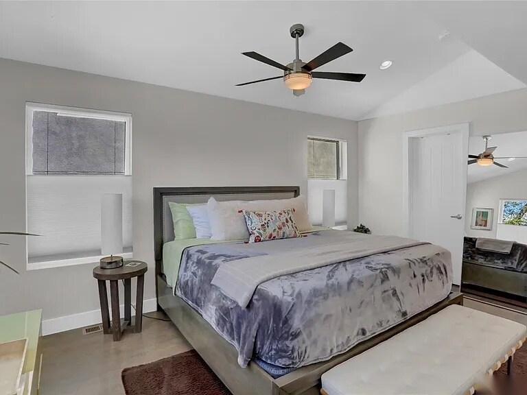 Building Photo - 2713 Grove St