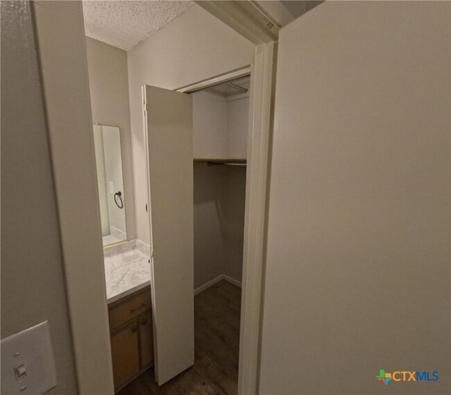 Building Photo - 207 Palmwood Dr
