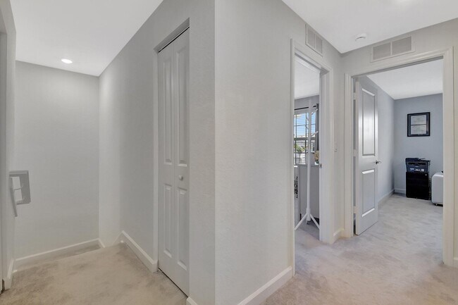 Building Photo - 4375 Hammock Grove Dr