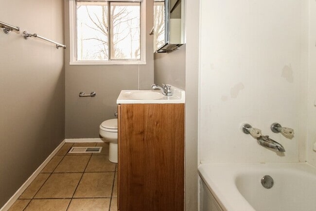 Building Photo - Adorable 3 Bedroom, 1 Bath Home in Eagleda...