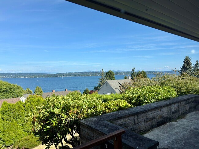 Building Photo - Laurelhurst View Home