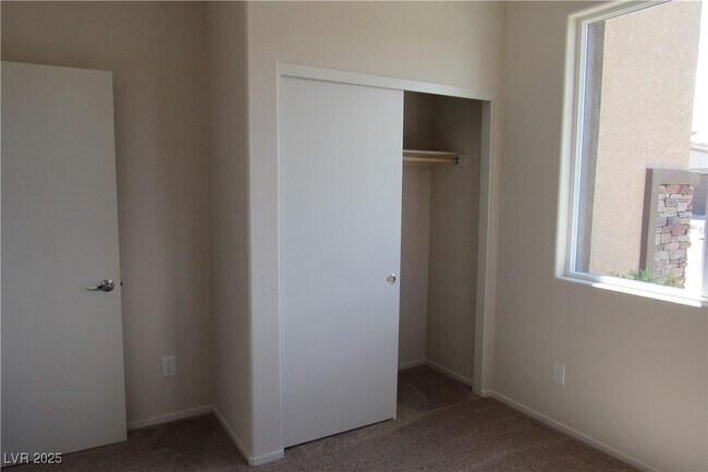 Building Photo - 2124 Del Aqua Ave