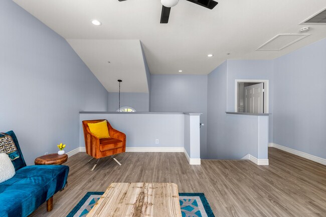 Building Photo - 546 N Indian Canyon Dr