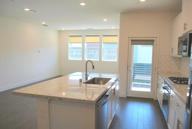 Building Photo - Luxury Modern Townhome In Sought After Bou...