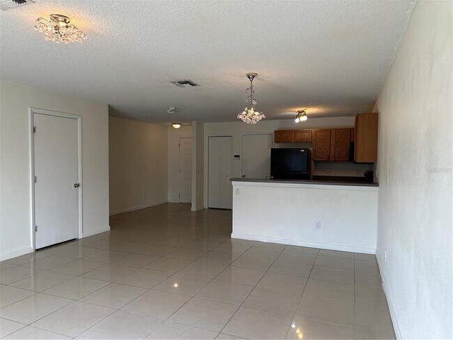 Building Photo - 12640 Somerset Oaks St