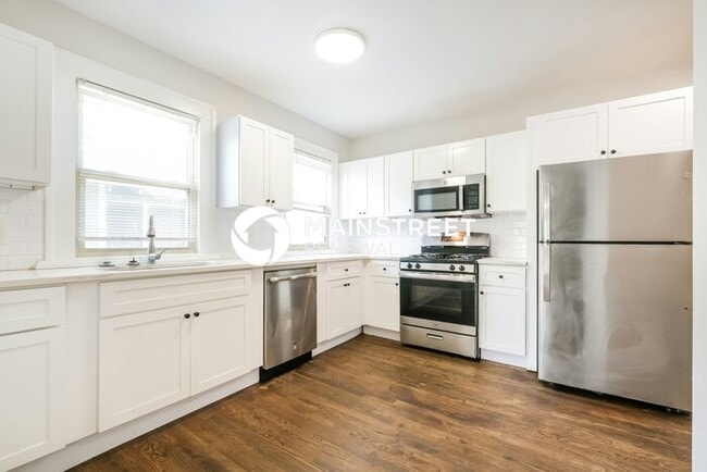Building Photo - 3 Bedroom Pet-Friendly Home in Atlanta, GA with Main Street Renewal