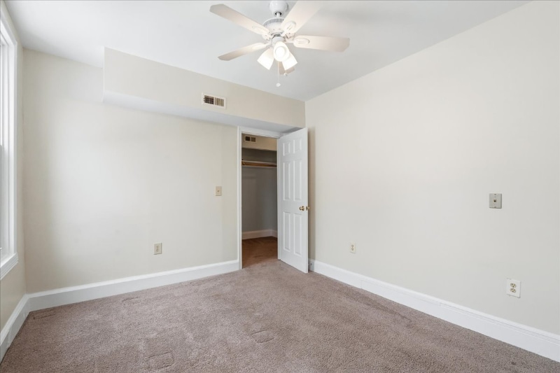 Building Photo - 100 E 8th St