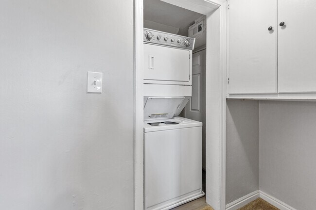 Front Bedroom/Laundry - 71 S Orchard Dr