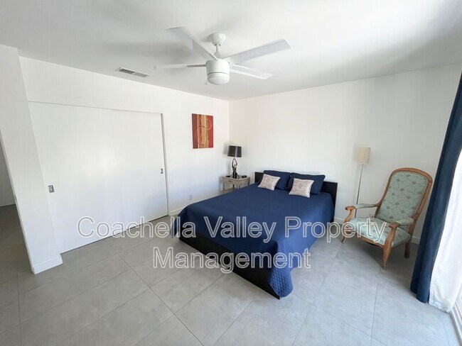 Building Photo - 2885 E Venetia Rd