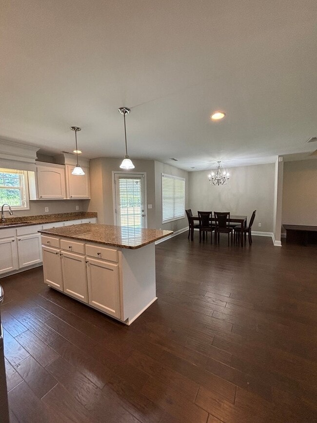 Building Photo - 531 Waterlily Dr
