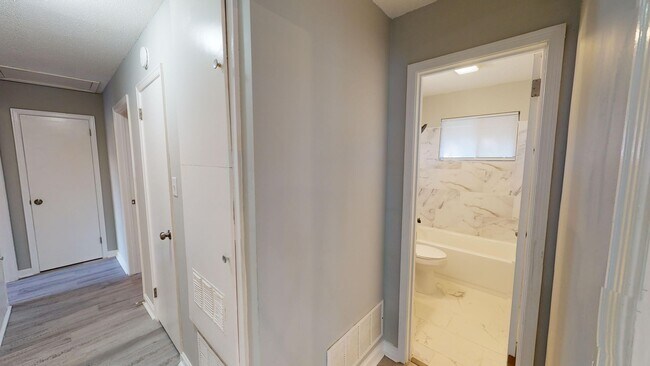 Building Photo - 4 Bed/2 Bath in Daniel Pratt School District