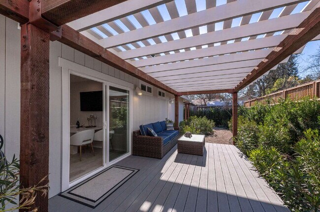 Building Photo - Sonoma 4 Bed 2 Bath Home.