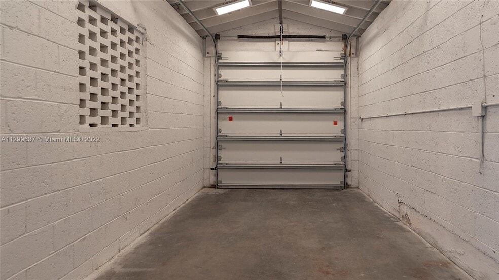 Building Photo - 1310 Flamingo Way