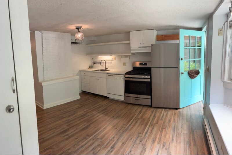 Building Photo - 4951 Lake Forrest Dr NW