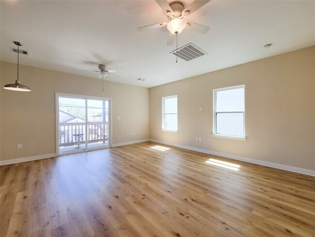 Building Photo - 1903 Mary St