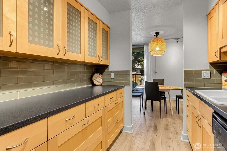 Building Photo - 4540 8th Ave NE