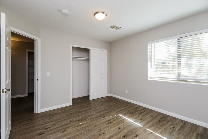 Building Photo - 1836 E Silversmith Trail