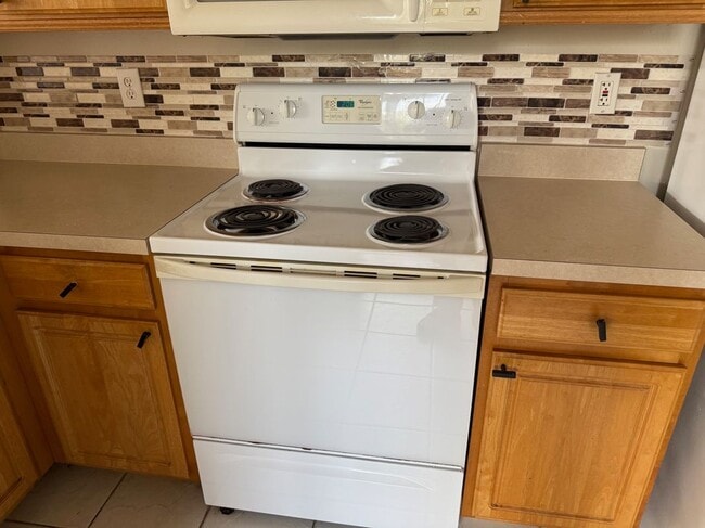 Building Photo - 5681 Bentgrass Dr