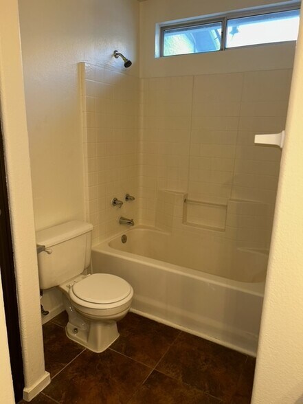 Building Photo - 7125 Overhill Ave