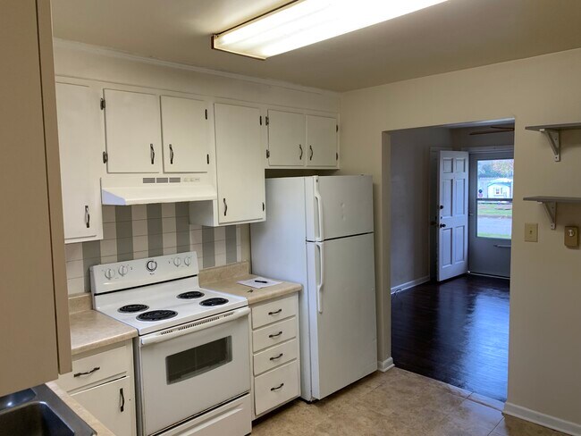 Building Photo - 1333 E Balview Ave
