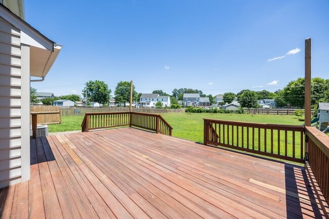 Building Photo - Large 4 Bedroom, 2.5 Bathroom Home in Mech...