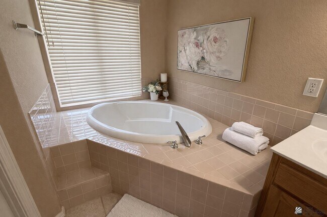 Building Photo - 10745 E 38th Ln