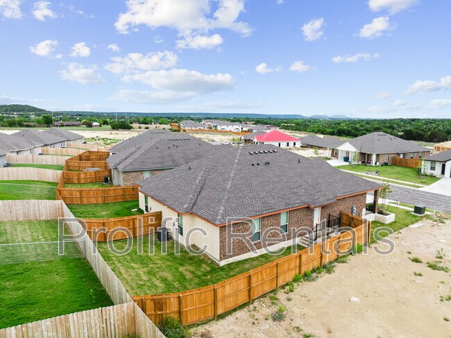 Building Photo - 126 Leon Ln