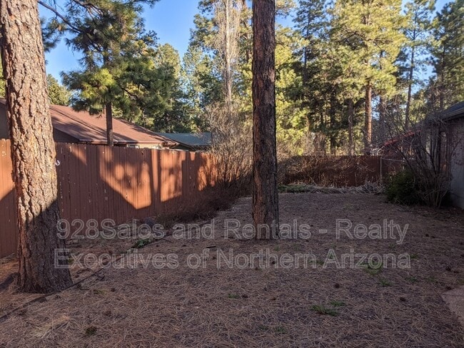 Building Photo - 1538 W University Heights Dr S