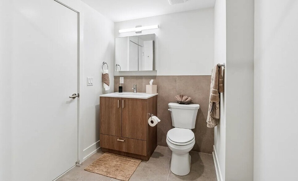Building Photo - 1813 N Howard St