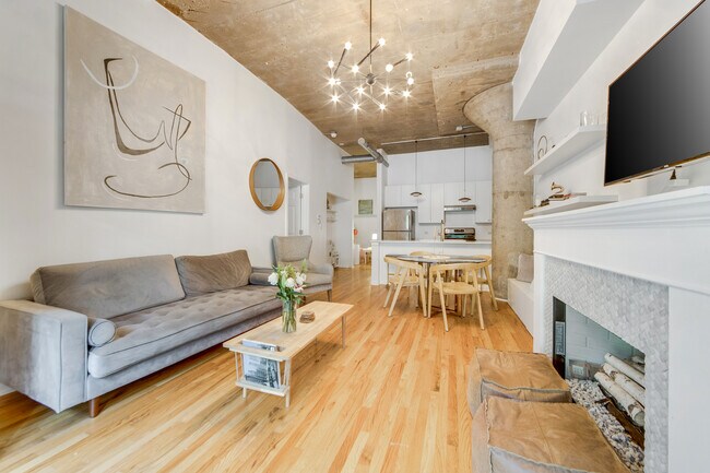 Building Photo - 1151 W 15th St