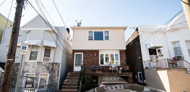 Building Photo - 431 Liberty Ave