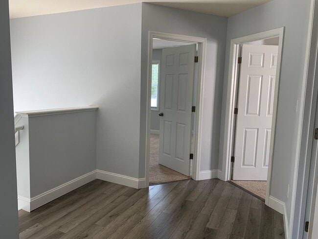 Building Photo - Five Bedroom Home in Falcon Bridge