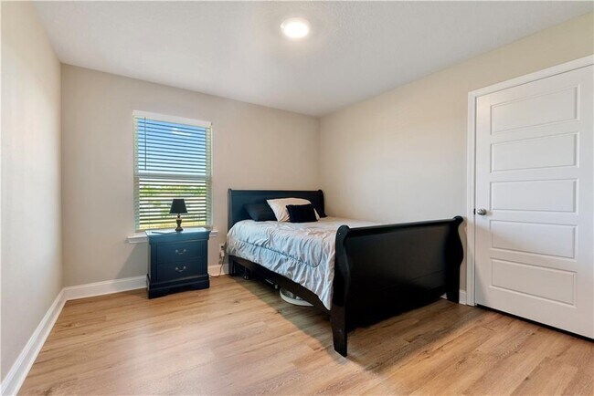Building Photo - 8120 Fairview Ct