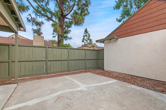 Building Photo - 3 Bedroom, 2 Bath 1374sf Detached condo in Mesa Village 92126.