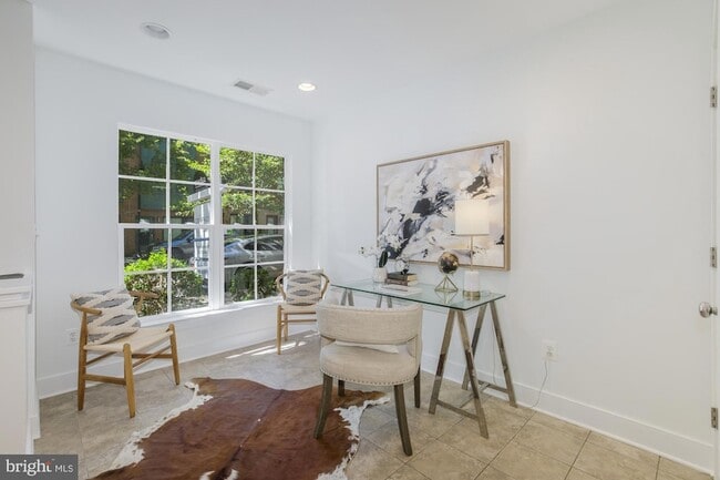 Building Photo - 4548 Longfellow St