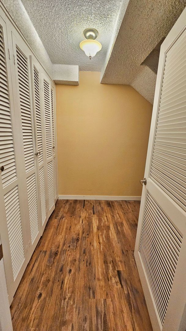 Building Photo - Beautiful 3 Bed 2.5 Bath Tri-level in Beautiful Covington.