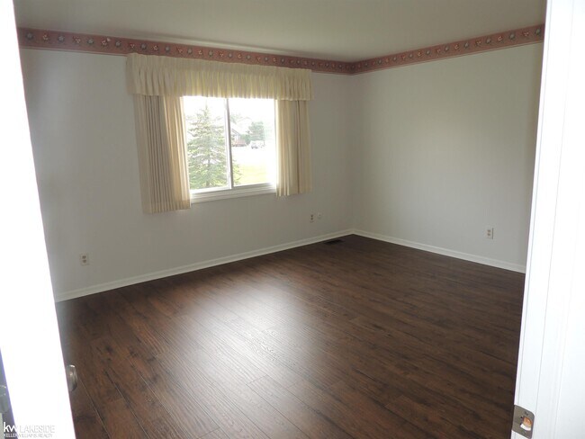 Building Photo - 1600 Stonecrest Dr