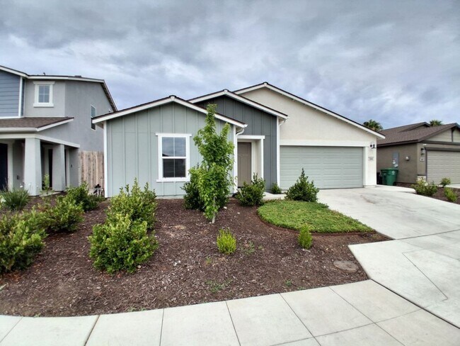 Building Photo - PRICE REDUCTION + MOVE-IN SPECIAL! Beautiful Home in Madera!